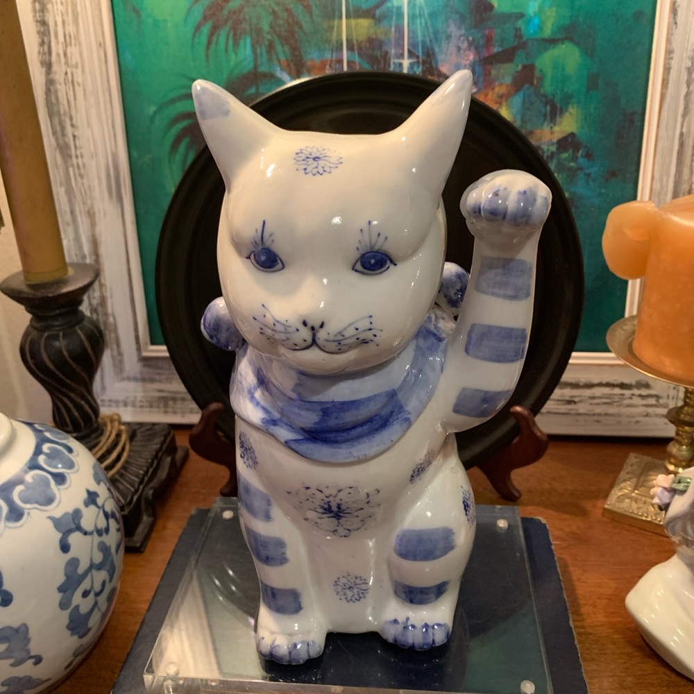Maneki Neko Japanese Lucky Cat Porcelain Made in Japan Vintage